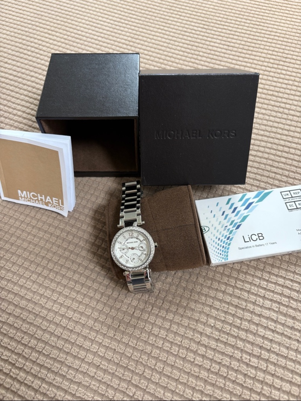 Michael Kors Silver Watch with Crystal Details - Picture 6 of 7